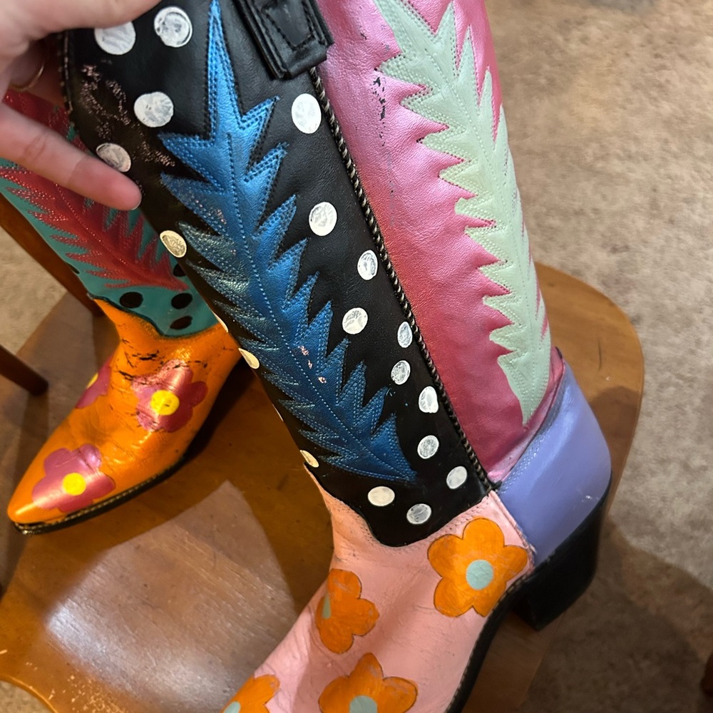 One of a kind hand painted boots - Picture 3 of 6